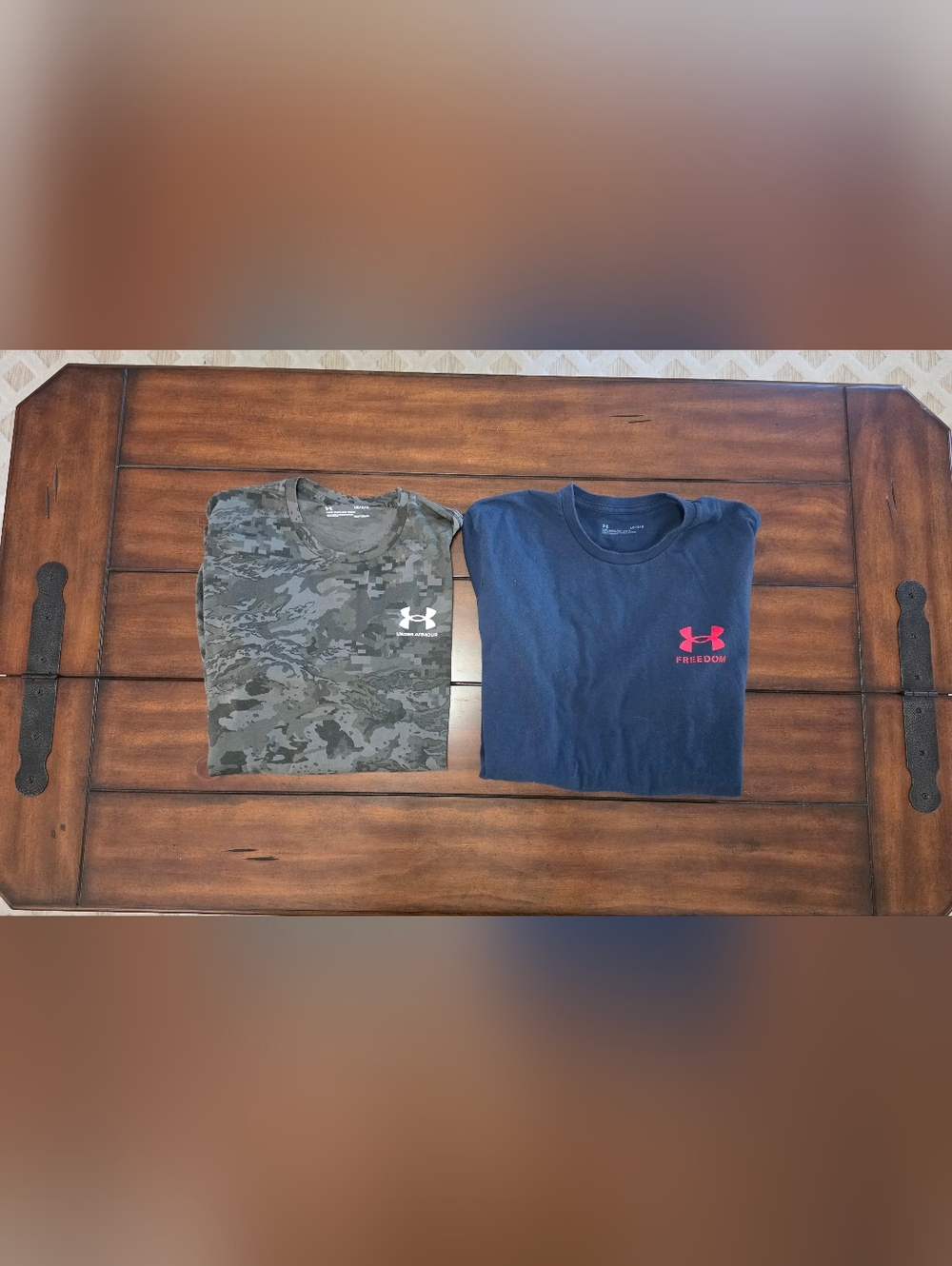 2 Mens UA T-shirts - Sz Lg